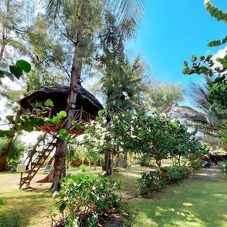 Me Bungalow Beach Resort 潘切 外观 照片