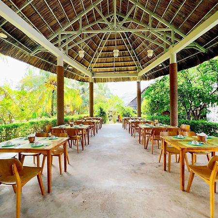 Me Bungalow Beach Resort 潘切 外观 照片
