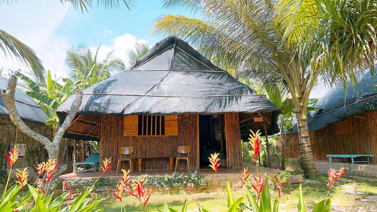 Me Bungalow Beach Resort 潘切 外观 照片