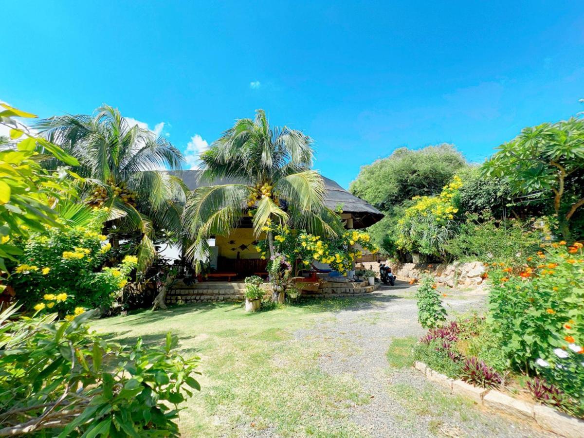 Me Bungalow Beach Resort 潘切 外观 照片