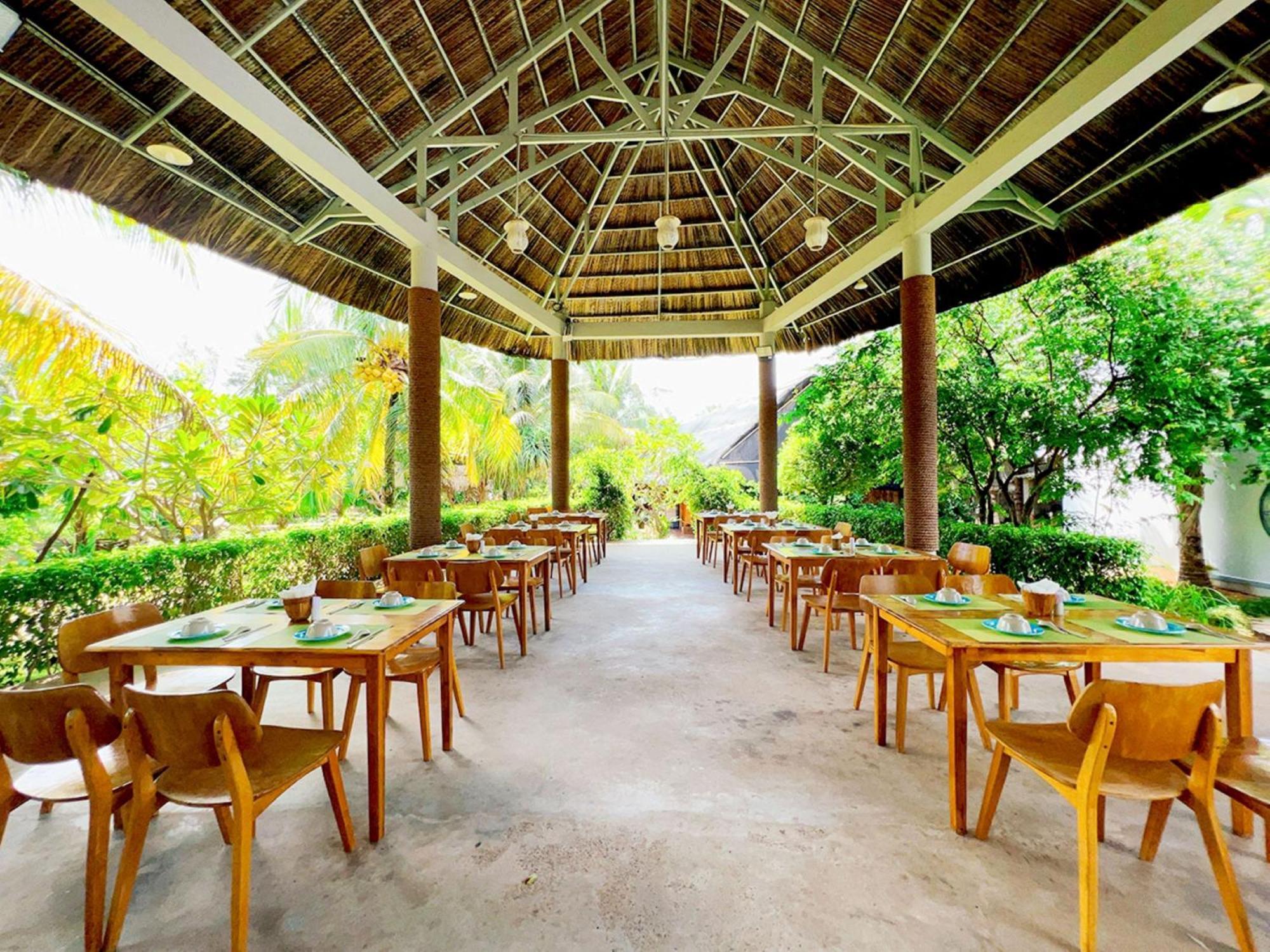 Me Bungalow Beach Resort 潘切 外观 照片