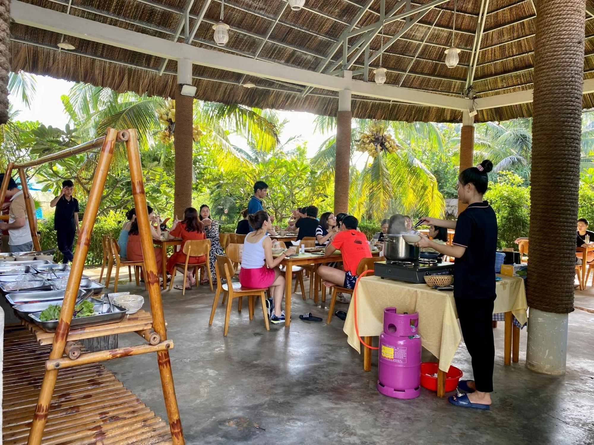 Me Bungalow Beach Resort 潘切 外观 照片