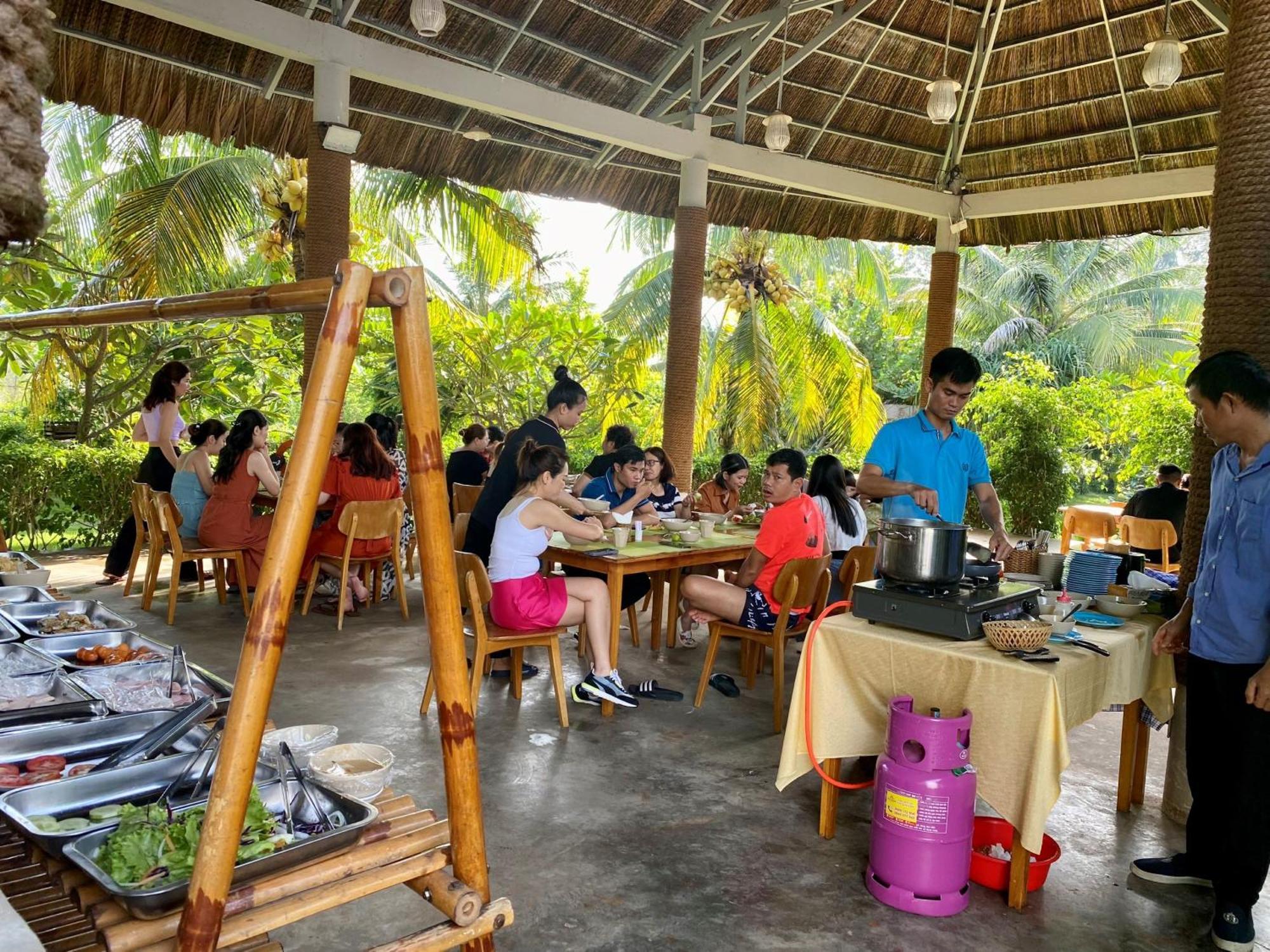 Me Bungalow Beach Resort 潘切 外观 照片
